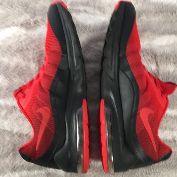 red nike invigor